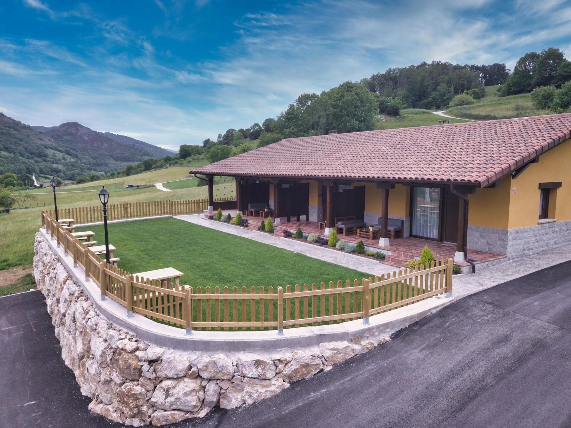 Apartamentos Fuente La Pipa Avín Dış mekan fotoğraf